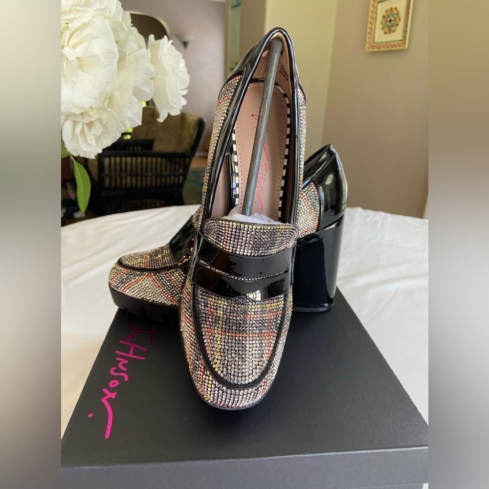 Betsey Johnson NWB Adelyn Wht Plaid rhinestone upper slip on high heel shoes 7.5